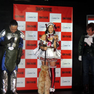 美しい谷間に思わずドキッ！佐山彩香さんら美女が登場した『RED STONE』カンファレンスの模様を写真でチェック