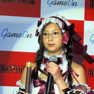 美しい谷間に思わずドキッ！佐山彩香さんら美女が登場した『RED STONE』カンファレンスの模様を写真でチェック