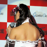 美しい谷間に思わずドキッ！佐山彩香さんら美女が登場した『RED STONE』カンファレンスの模様を写真でチェック