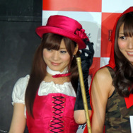 美しい谷間に思わずドキッ！佐山彩香さんら美女が登場した『RED STONE』カンファレンスの模様を写真でチェック