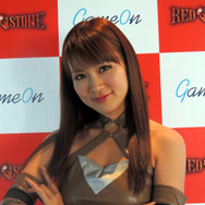 美しい谷間に思わずドキッ！佐山彩香さんら美女が登場した『RED STONE』カンファレンスの模様を写真でチェック