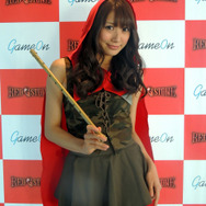 美しい谷間に思わずドキッ！佐山彩香さんら美女が登場した『RED STONE』カンファレンスの模様を写真でチェック