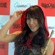 美しい谷間に思わずドキッ！佐山彩香さんら美女が登場した『RED STONE』カンファレンスの模様を写真でチェック