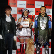 美しい谷間に思わずドキッ！佐山彩香さんら美女が登場した『RED STONE』カンファレンスの模様を写真でチェック