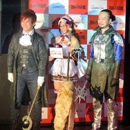 美しい谷間に思わずドキッ！佐山彩香さんら美女が登場した『RED STONE』カンファレンスの模様を写真でチェック