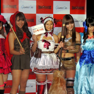 美しい谷間に思わずドキッ！佐山彩香さんら美女が登場した『RED STONE』カンファレンスの模様を写真でチェック