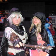 美しい谷間に思わずドキッ！佐山彩香さんら美女が登場した『RED STONE』カンファレンスの模様を写真でチェック