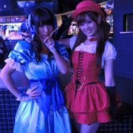 美しい谷間に思わずドキッ！佐山彩香さんら美女が登場した『RED STONE』カンファレンスの模様を写真でチェック