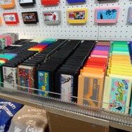 過去に発売されたファミカセも売られています