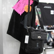 【E3 2013】今年も多数のアイテムを揃えて営業中です、E3公式ストア