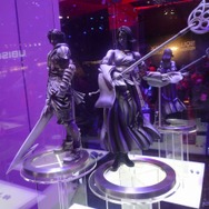 【E3 2013】『ライトニングリターンズ』『FFX&X-2』も遊べた、スクエニブースレポ ― ライトニングのフィギュアも展示