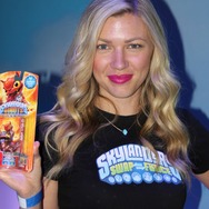 【E3 2013】絶滅寸前? E3の美人コンパニオンをご紹介