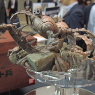 【東京おもちゃショー 2013】すさまじい破壊力をもつラピュタの「ロボット兵」現る － 会場限定で飛行石も配布中