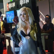 【E3 2013】『KILLER IS DEAD』イメージガールのジェシカは米国でも大人気、サインを求めるファンも