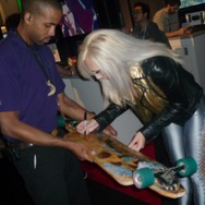 【E3 2013】『KILLER IS DEAD』イメージガールのジェシカは米国でも大人気、サインを求めるファンも