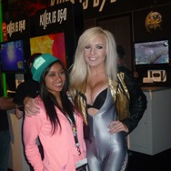 【E3 2013】『KILLER IS DEAD』イメージガールのジェシカは米国でも大人気、サインを求めるファンも