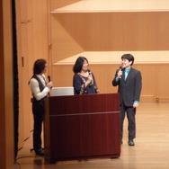 下村陽子氏(中央)