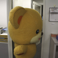 頭がつっかえて大変!