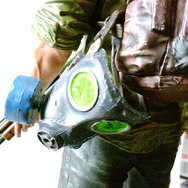 細かい造形のガスマスク