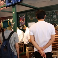共闘するぞー!「共闘学園」開校式が開催 -プレイ方法を手取り足取り教えてくれる女性徒達をフォトレポート