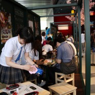 共闘するぞー!「共闘学園」開校式が開催 -プレイ方法を手取り足取り教えてくれる女性徒達をフォトレポート