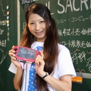 共闘するぞー!「共闘学園」開校式が開催 -プレイ方法を手取り足取り教えてくれる女性徒達をフォトレポート
