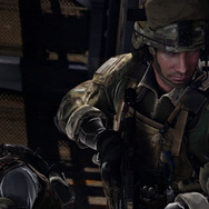 「ゴースト」隊員と思しき2人の兵士。それぞれ異なる迷彩服を着用しています