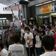 プロ格闘ゲーマーと一般ファンが激突！ 秋葉原で『インジャスティス：神々の激突』の発売イベントが開催