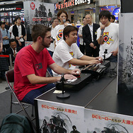 プロ格闘ゲーマーと一般ファンが激突！ 秋葉原で『インジャスティス：神々の激突』の発売イベントが開催