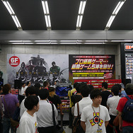 プロ格闘ゲーマーと一般ファンが激突！ 秋葉原で『インジャスティス：神々の激突』の発売イベントが開催