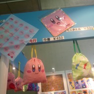 余談ですが、関連グッズがエンスカイブースで先行販売されていました