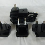 電源アダプタと変換プラグ