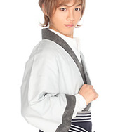 「桐朋源三郎」を演じる塩澤英真さん