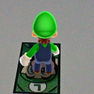 うしろから。こちらに気が付いていません