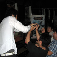 クリアした喜びを体で表現するチームも