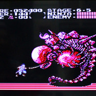 VS邪神。不規則な火の玉をかわしつつパーツを破壊し、コアを狙え！