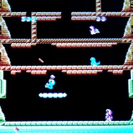 「筋斗雲」的な移動する雲に飛び乗り、ブロック破壊。2Pより、先に上へ行くぞー。