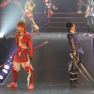 華麗な演技で観客を盛り上げる