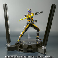 S.H.Figuarts「仮面ライダーカイザ」が「GLOWING STAGE」のセットで登場、ダブルストリームが発光