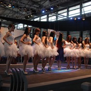 【China Joy 2013】上海で熱いゲームショウが開幕！ずらり並んだ美女軍団にサービス！サービス！