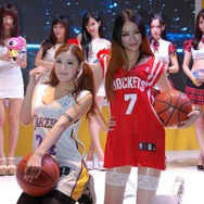 【China Joy 2013】上海で熱いゲームショウが開幕！ずらり並んだ美女軍団にサービス！サービス！