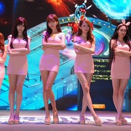 【China Joy 2013】上海で熱いゲームショウが開幕！ずらり並んだ美女軍団にサービス！サービス！