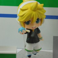 【ワンフェス2013夏】ファミマVer.のミク・リン・レン、痛車も―フォトレポート/VOCALOID