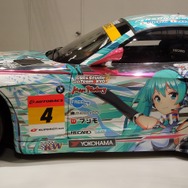 【ワンフェス2013夏】ファミマVer.のミク・リン・レン、痛車も―フォトレポート/VOCALOID