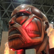【ワンフェス2013夏】50メートル級がまさかの…2大話題作「まどマギ」「進撃の巨人」―フォトレポート/アニメ系その2