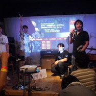 プレゼントを掛けたじゃんけんの様子。盛氏がお客さん全員に勝ってしまう場面も。