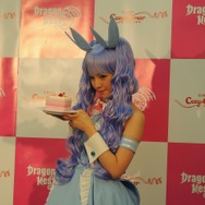 道重さゆみさんが神アイドル「ハロリ」の姿で登場！『ドラゴンネスト』と銀座コージーコーナーのコラボイベント