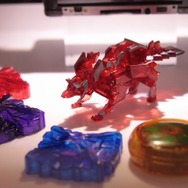 『ガイストクラッシャー』発売日決定、特別版ほか連動する数々の商品が発表 ― ガイメタルとカバーの実物も