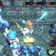 60ステージのボスフロアは大混戦です。巨大な敵に囲まれたら、スキルで脱出しましょう。