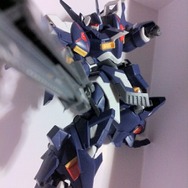 武装はブレードレールガン